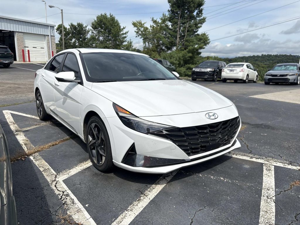 2023 Hyundai Elantra Hybrid — photo 1 of 8