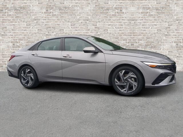 2025 Hyundai ELANTRA Hybrid Limited — photo 1 of 13