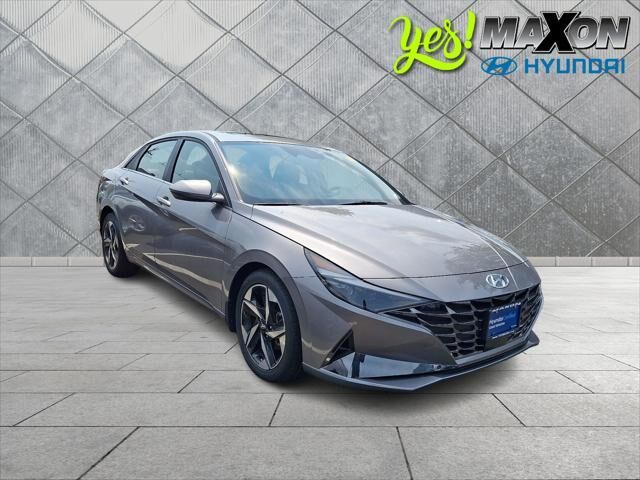 2023 Hyundai ELANTRA Limited — photo 1 of 17