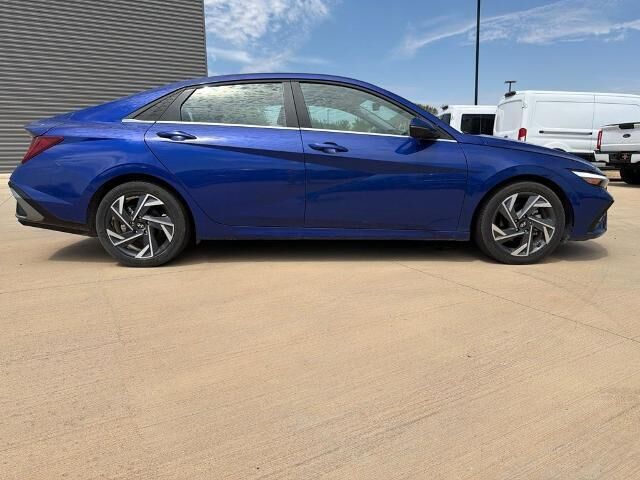 2024 Hyundai ELANTRA Limited — photo 1 of 24