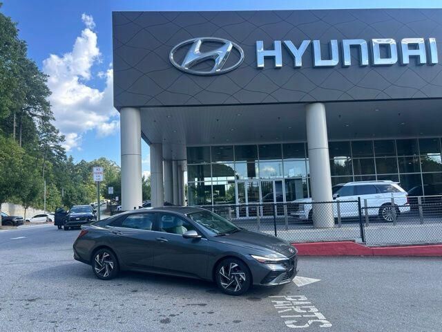 2024 Hyundai ELANTRA Limited — photo 1 of 13