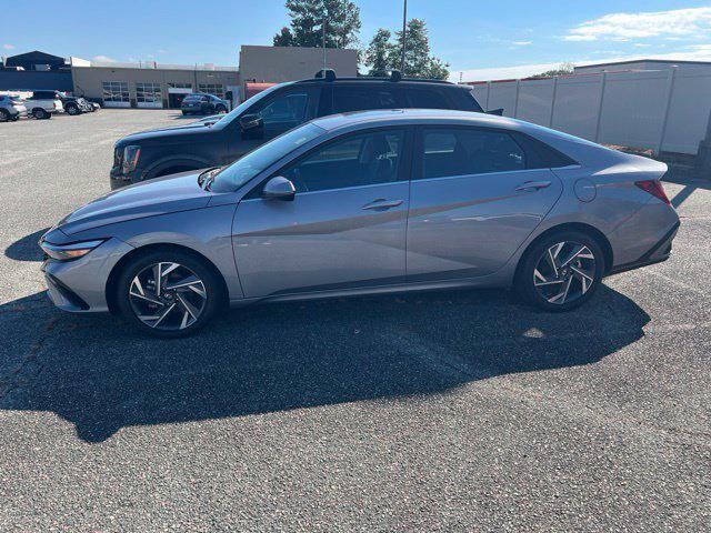 2025 Hyundai ELANTRA Limited — photo 1 of 6