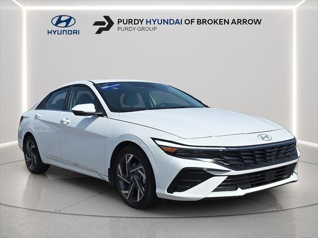 2025 Hyundai ELANTRA Limited — photo 1 of 13
