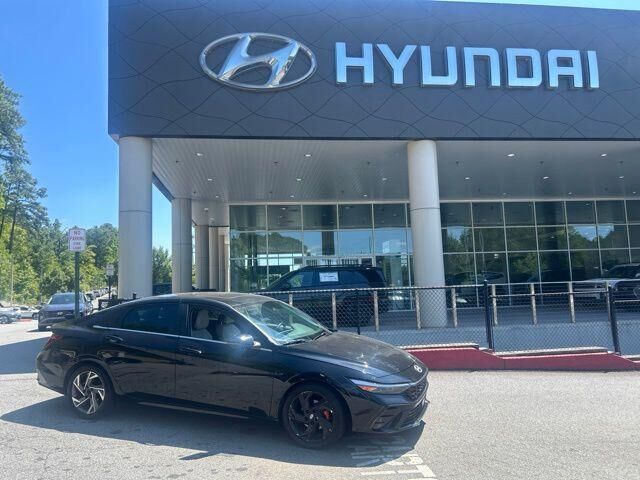 2024 Hyundai ELANTRA Limited — photo 1 of 12