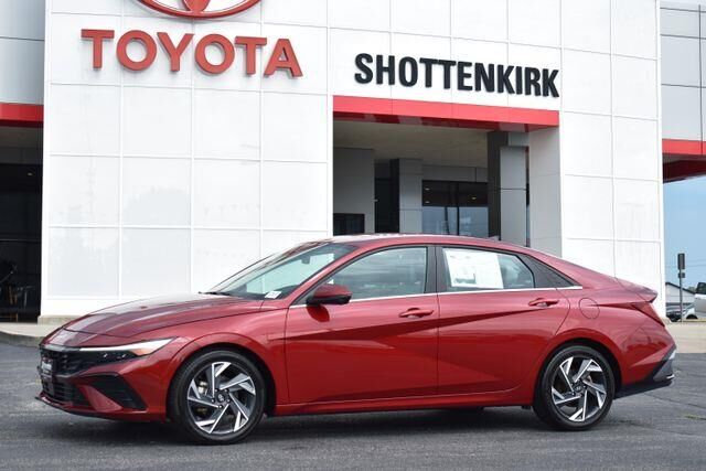 2024 Hyundai ELANTRA Limited — photo 1 of 13