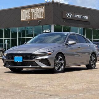 2025 Hyundai ELANTRA Limited — photo 1 of 13