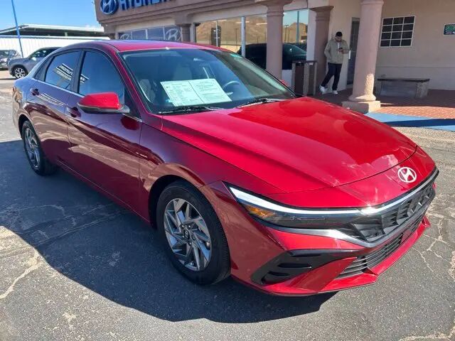 2025 Hyundai ELANTRA Limited