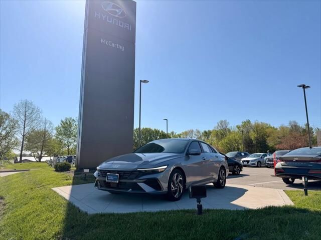 2025 Hyundai ELANTRA Limited — photo 1 of 35