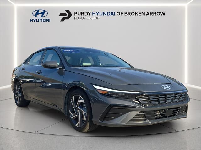 2025 Hyundai ELANTRA Limited — photo 1 of 13