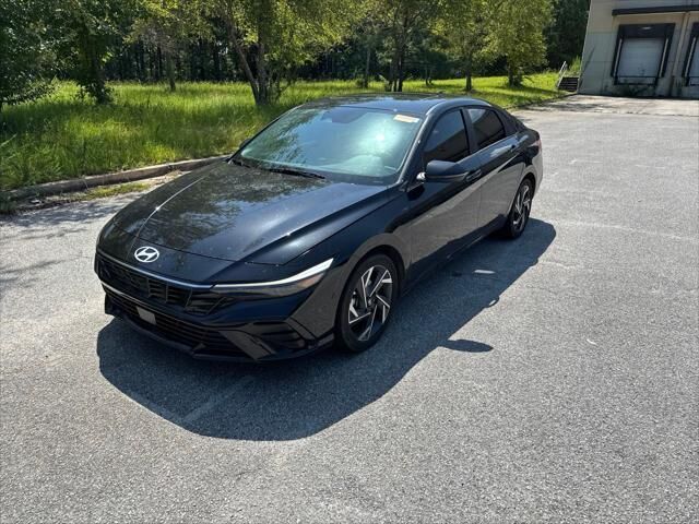 2025 Hyundai ELANTRA Limited — photo 1 of 13