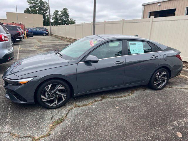 2025 Hyundai ELANTRA Limited
