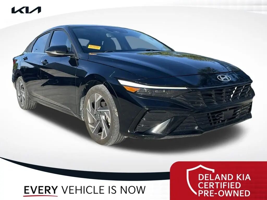 2025 Hyundai ELANTRA Limited — photo 1 of 10