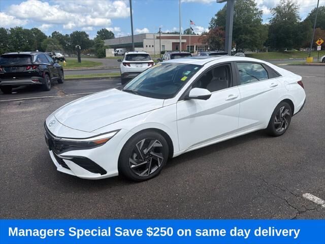 2024 Hyundai ELANTRA Limited