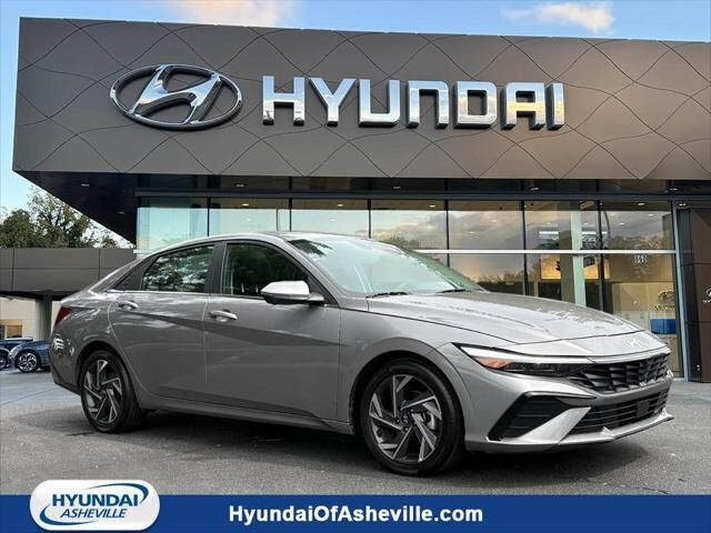 2024 Hyundai ELANTRA Limited — photo 1 of 26