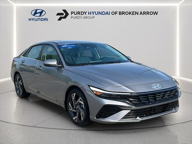 2025 Hyundai ELANTRA Limited — photo 1 of 13