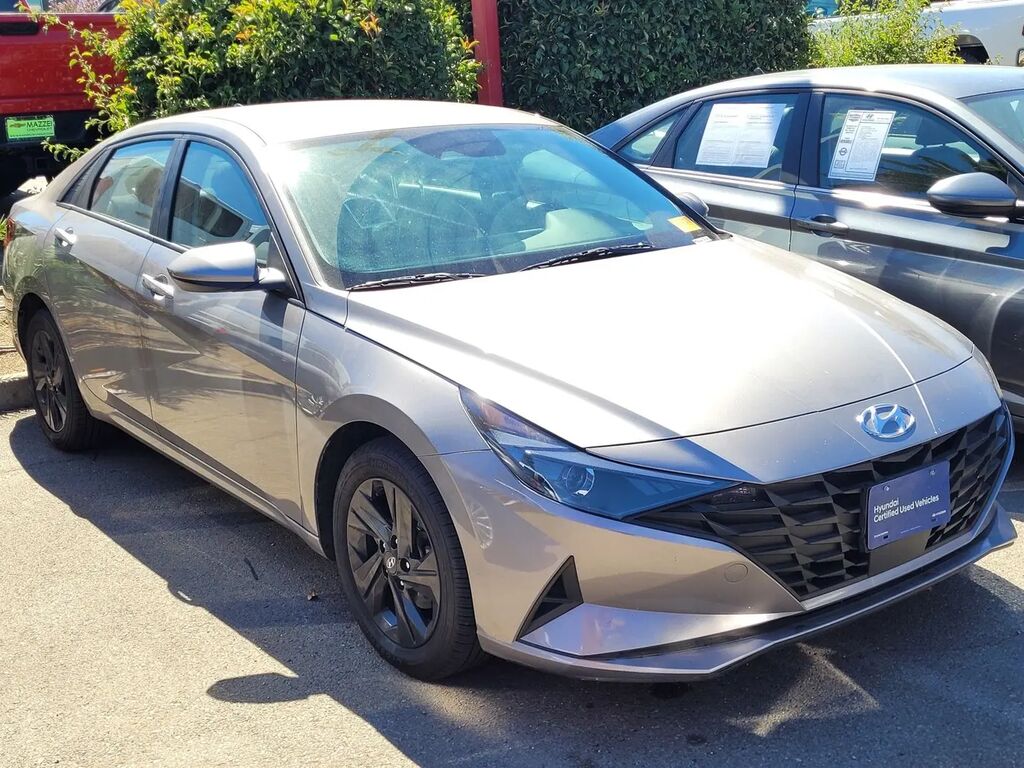 2022 Hyundai ELANTRA SEL — photo 1 of 18