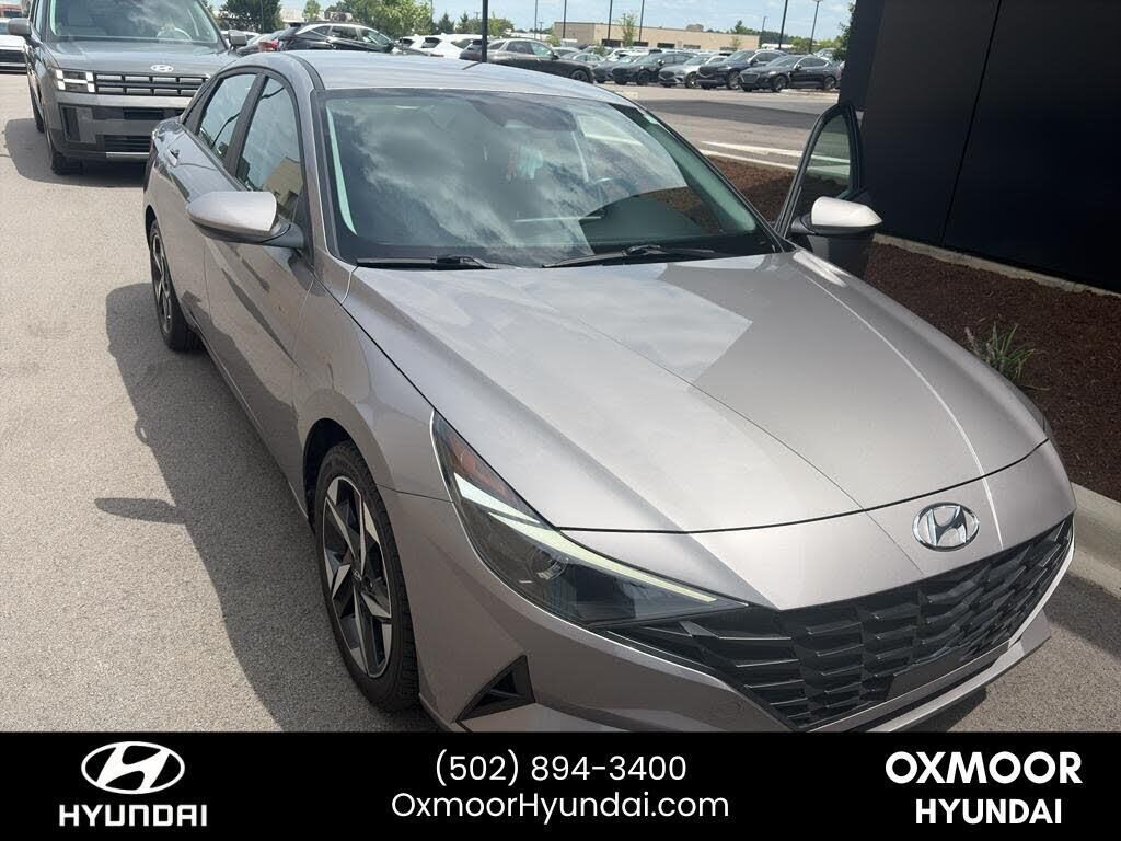 2023 Hyundai ELANTRA SEL — photo 1 of 2