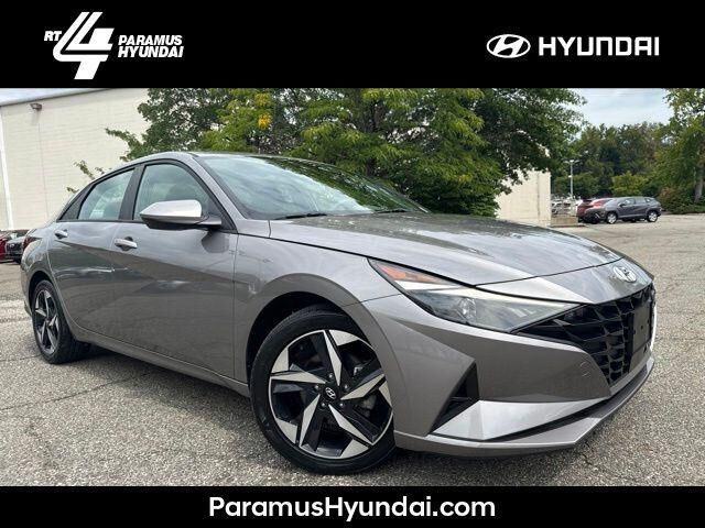 2023 Hyundai ELANTRA SEL — photo 1 of 13