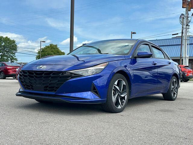 2023 Hyundai ELANTRA SEL — photo 1 of 13