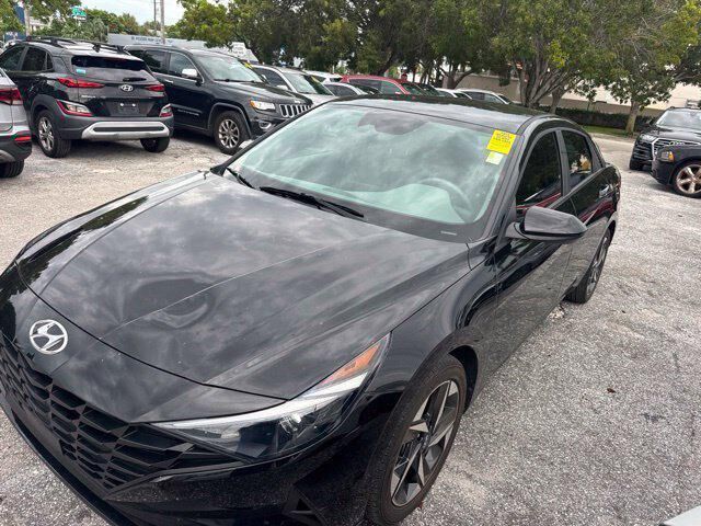 2023 Hyundai ELANTRA SEL — photo 1 of 5