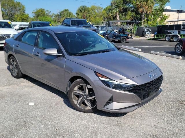 2023 Hyundai ELANTRA SEL — photo 1 of 4