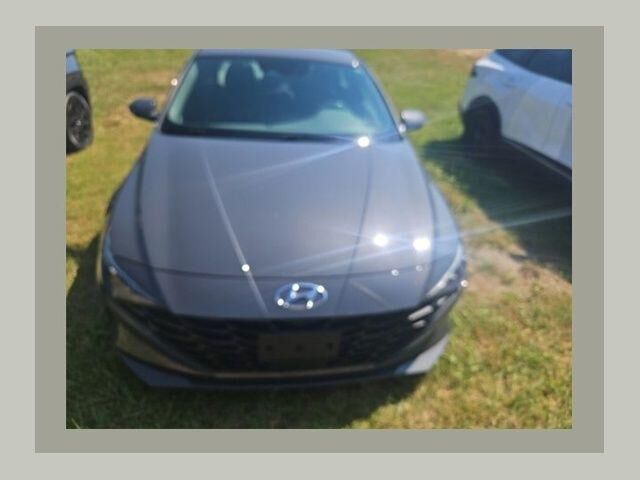 2023 Hyundai ELANTRA SEL — photo 1 of 21