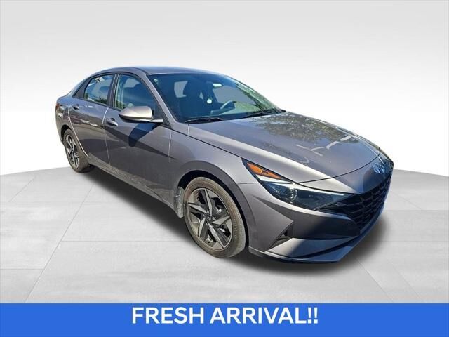 2023 Hyundai ELANTRA SEL — photo 1 of 11