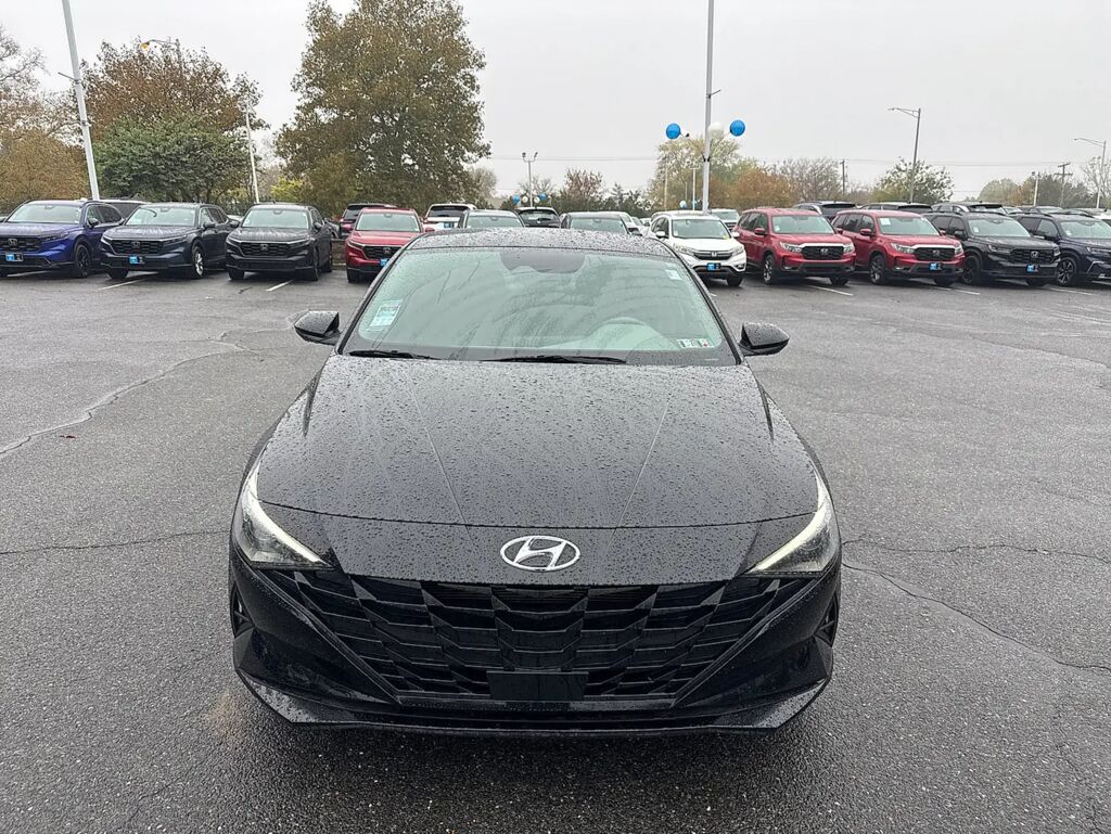 2023 Hyundai ELANTRA SEL — photo 1 of 5