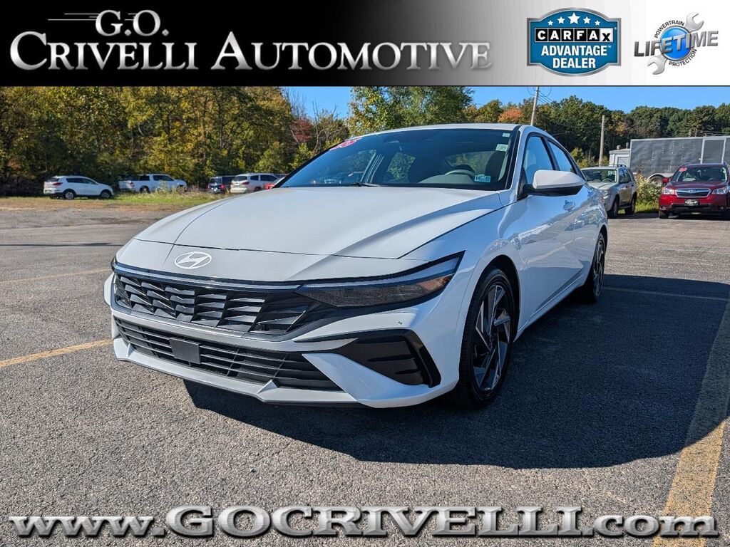 2025 Hyundai Elantra SEL Convenience IVT — photo 1 of 13