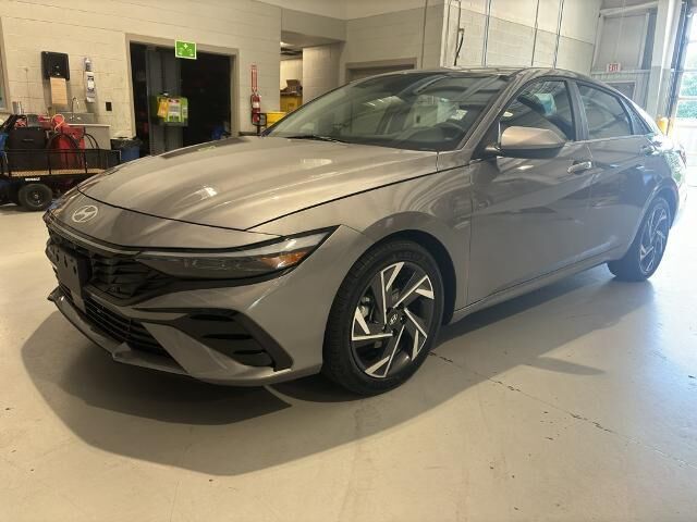 2024 Hyundai ELANTRA SEL — photo 1 of 13