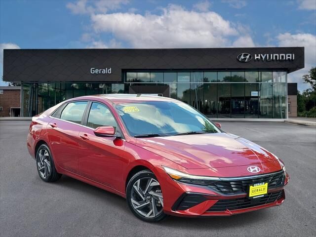 2025 Hyundai ELANTRA SEL Convenience — photo 1 of 13
