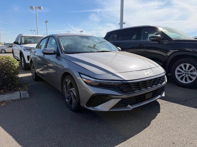 2025 Hyundai Elantra SEL Convenience — photo 1 of 8