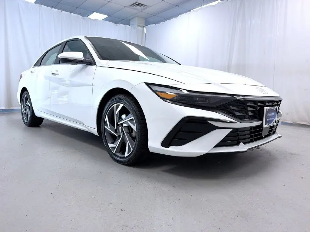 2024 Hyundai ELANTRA SEL — photo 1 of 13