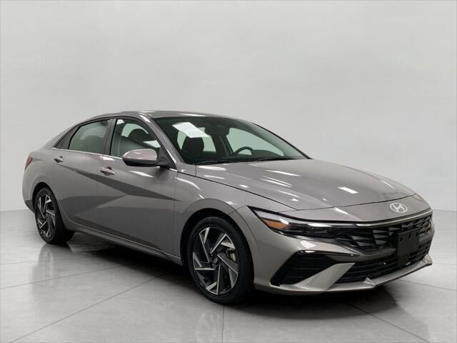2025 Hyundai ELANTRA SEL Convenience — photo 1 of 13