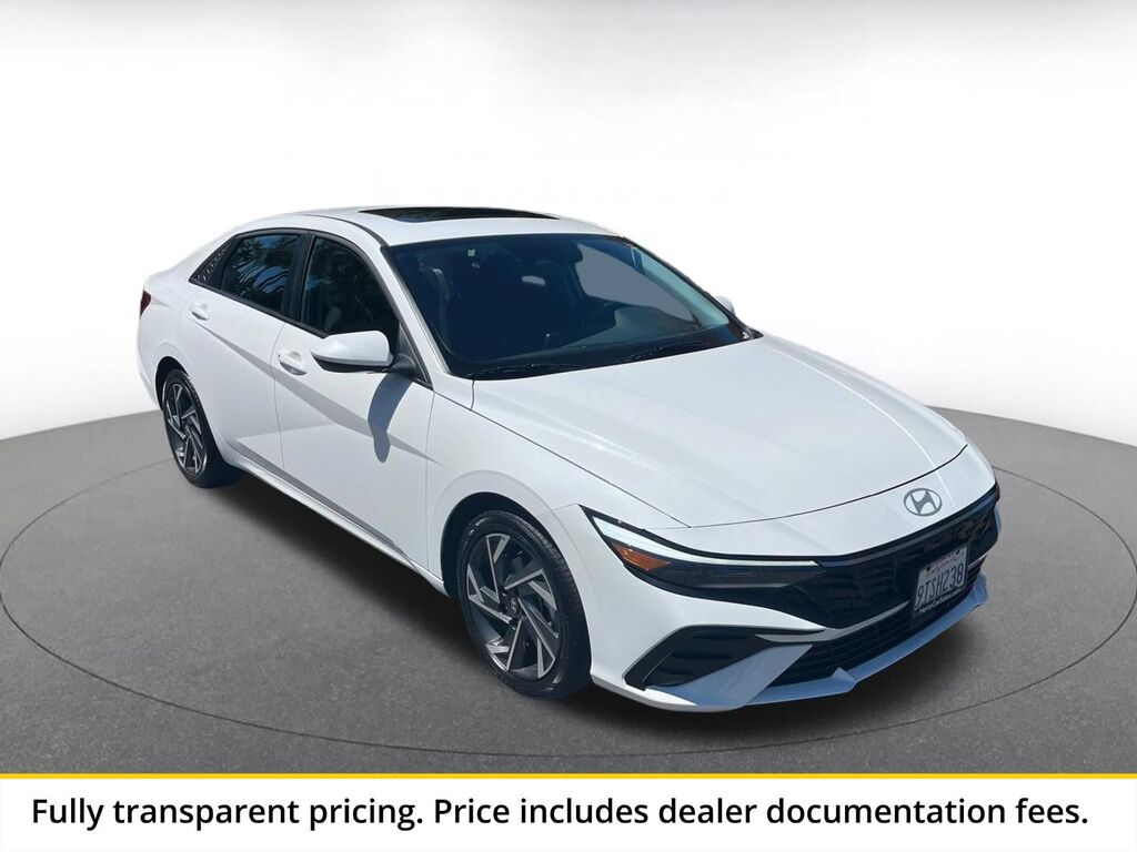 2025 Hyundai Elantra SEL Convenience — photo 1 of 13