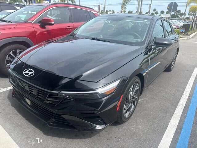 2025 Hyundai ELANTRA SEL Convenience — photo 1 of 11