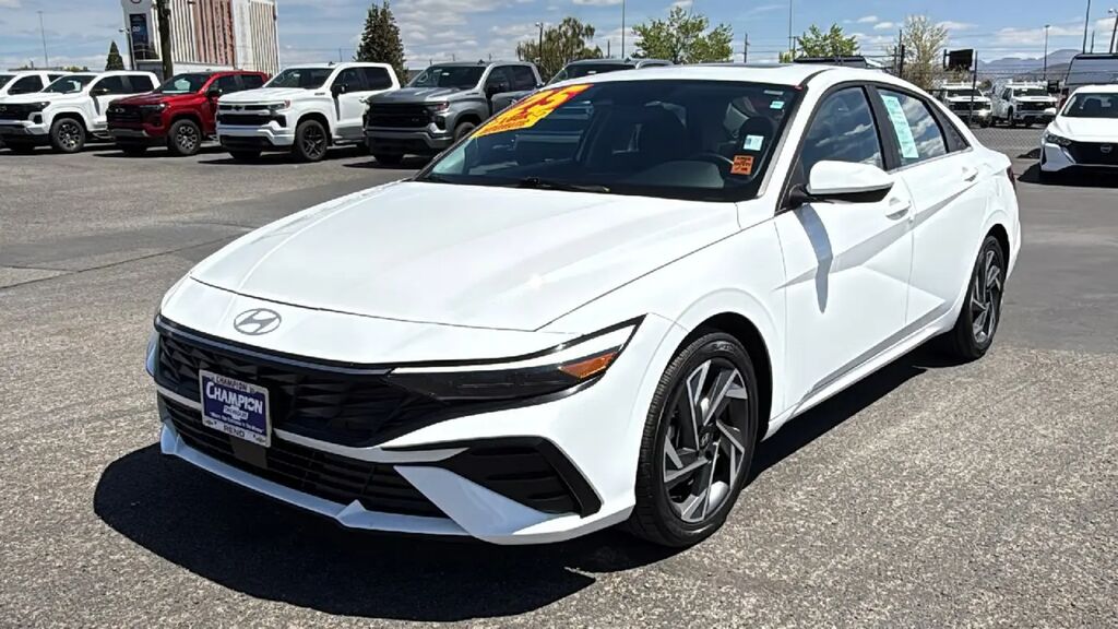 2025 Hyundai ELANTRA SEL Convenience — photo 1 of 13