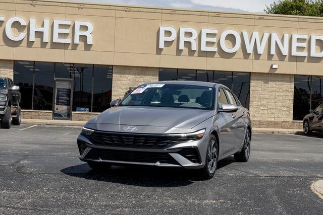 2025 Hyundai ELANTRA SEL Convenience — photo 1 of 26
