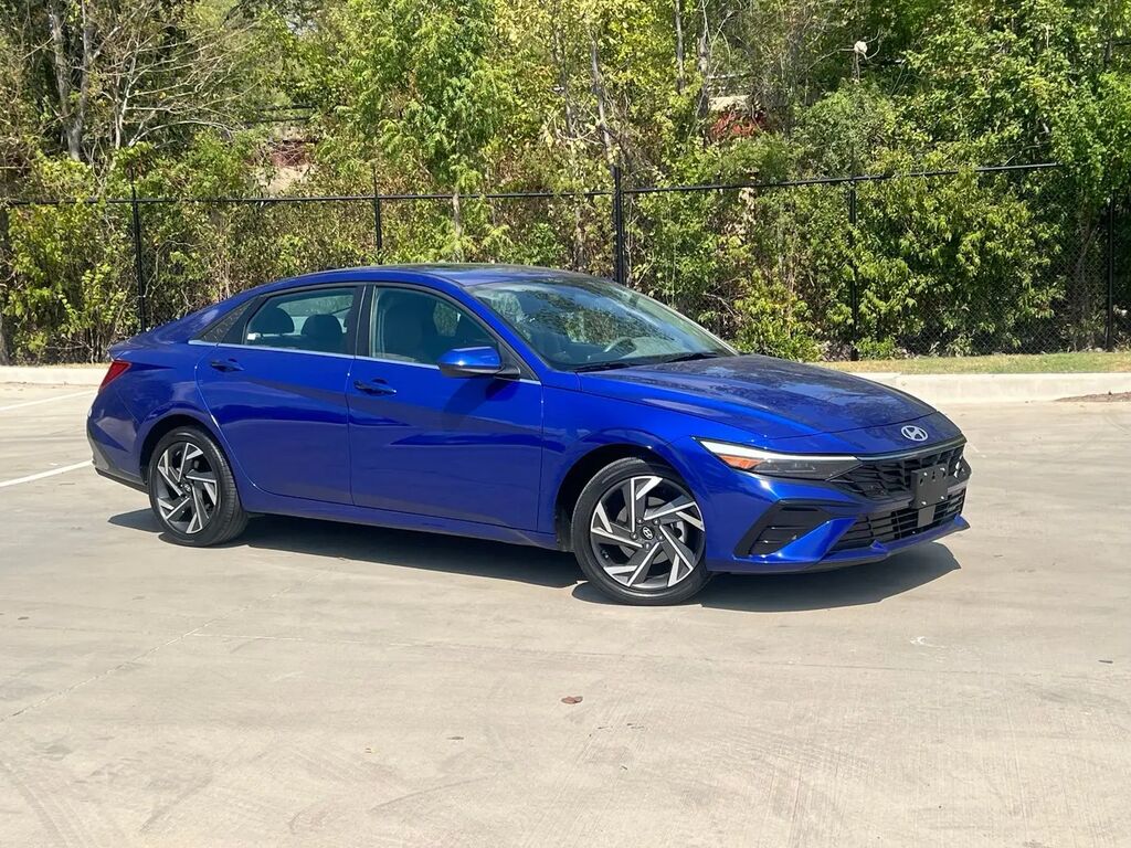 2025 Hyundai ELANTRA SEL Convenience — photo 1 of 13