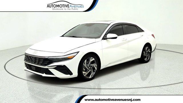 2025 Hyundai Elantra SEL Convenience — photo 1 of 13