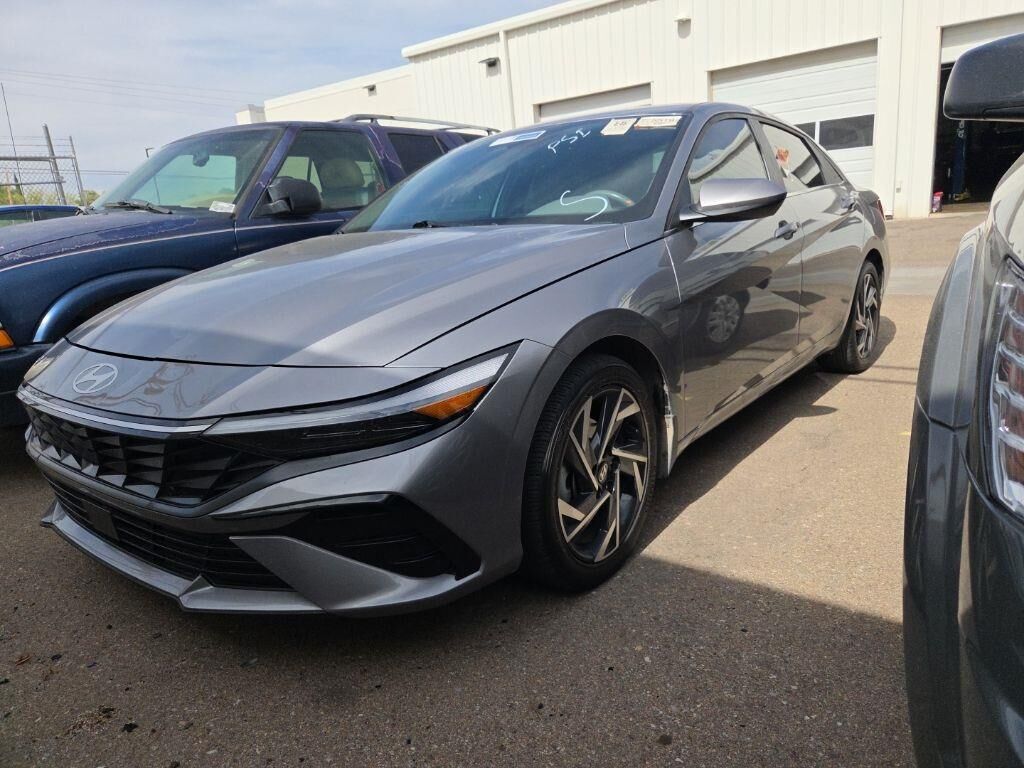 2025 Hyundai ELANTRA SEL Convenience — photo 1 of 26