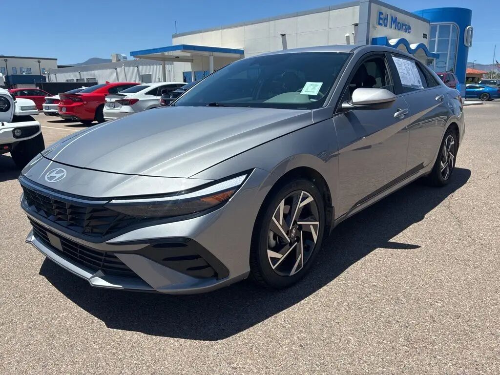 2025 Hyundai ELANTRA SEL Convenience — photo 1 of 13