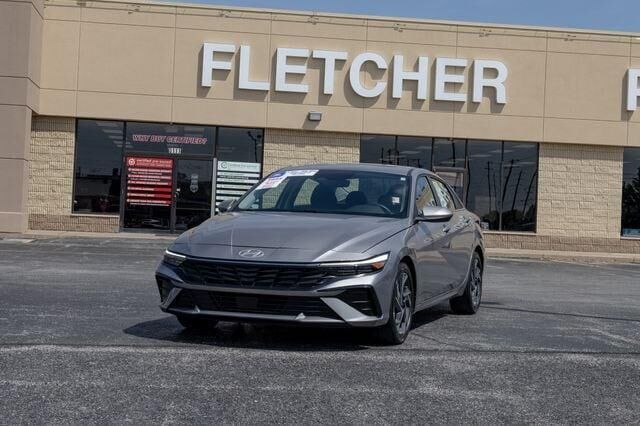 2025 Hyundai ELANTRA SEL Convenience — photo 1 of 13