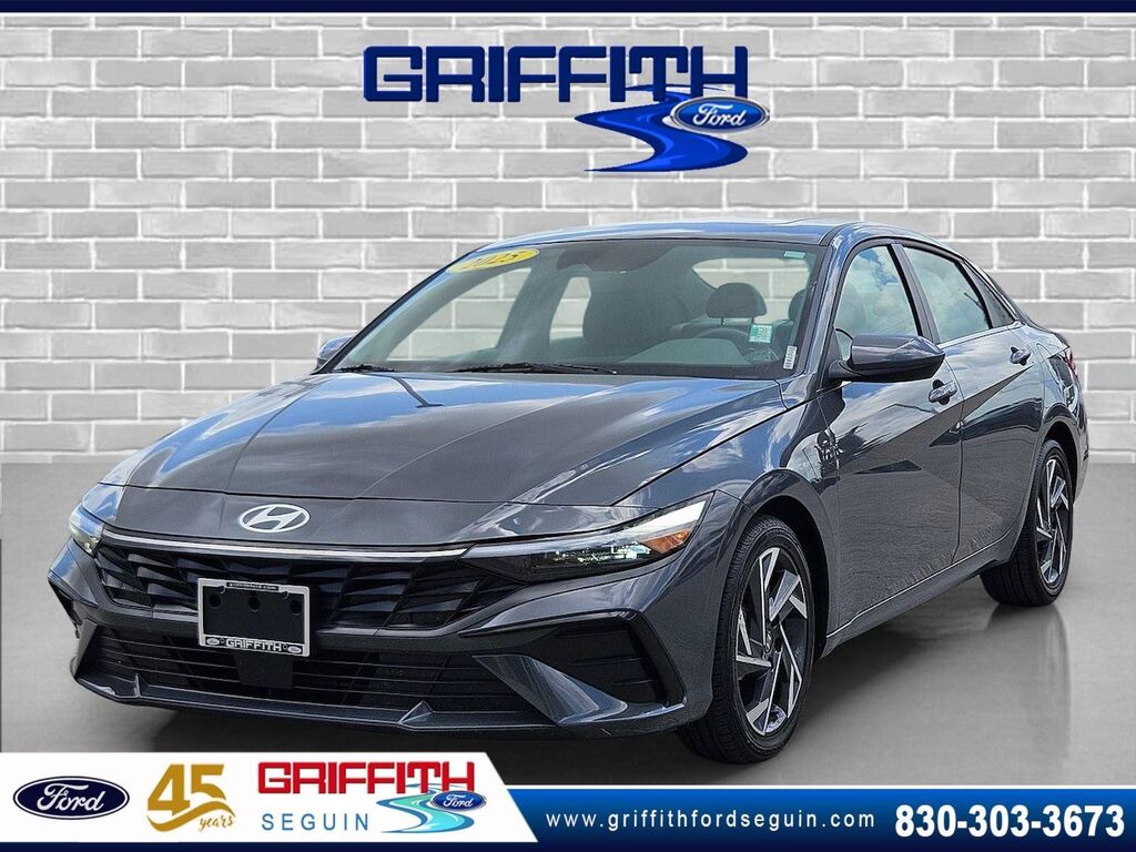 2025 Hyundai ELANTRA SEL Convenience — photo 1 of 2