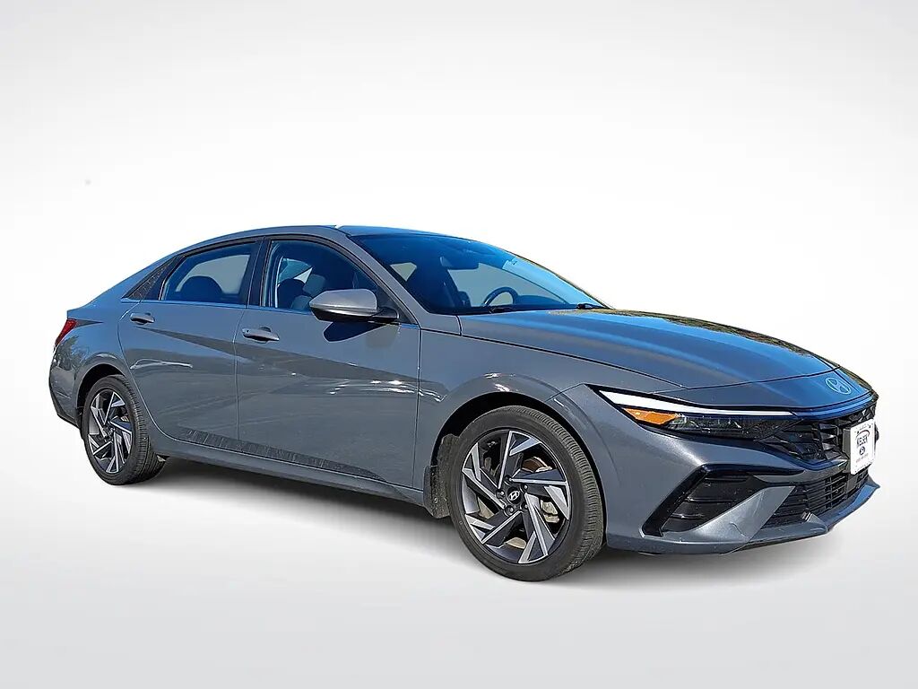 2025 Hyundai ELANTRA SEL Convenience — photo 1 of 13