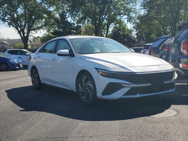 2025 Hyundai ELANTRA SEL Convenience — photo 1 of 4