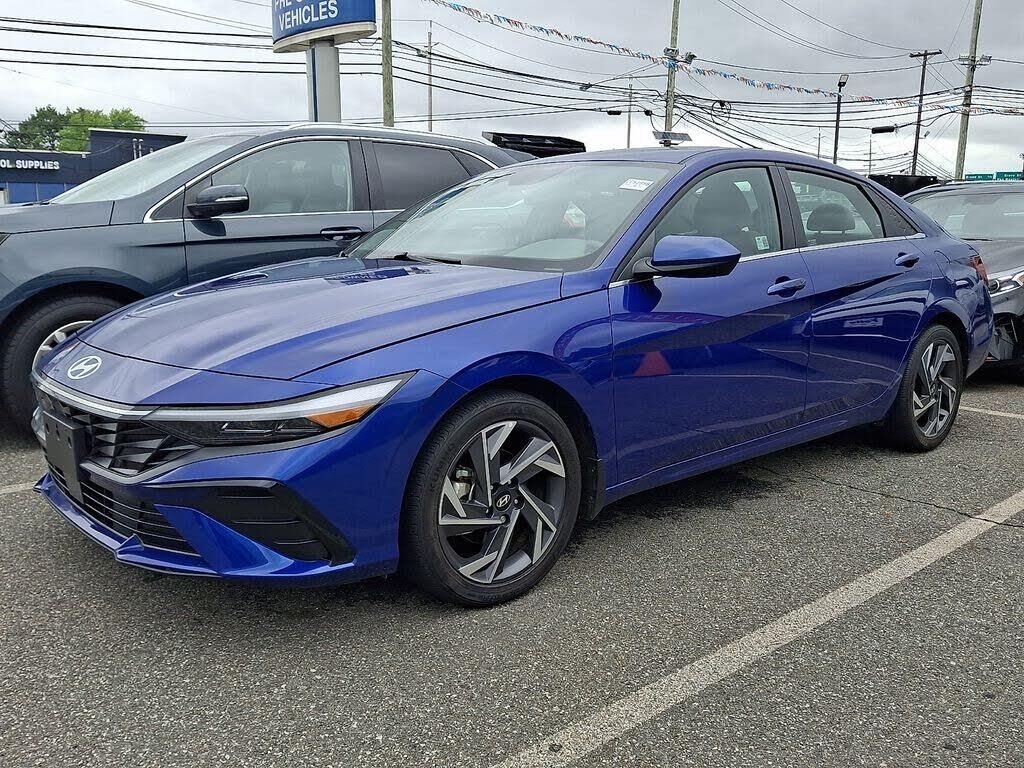 2024 Hyundai ELANTRA SEL — photo 1 of 1