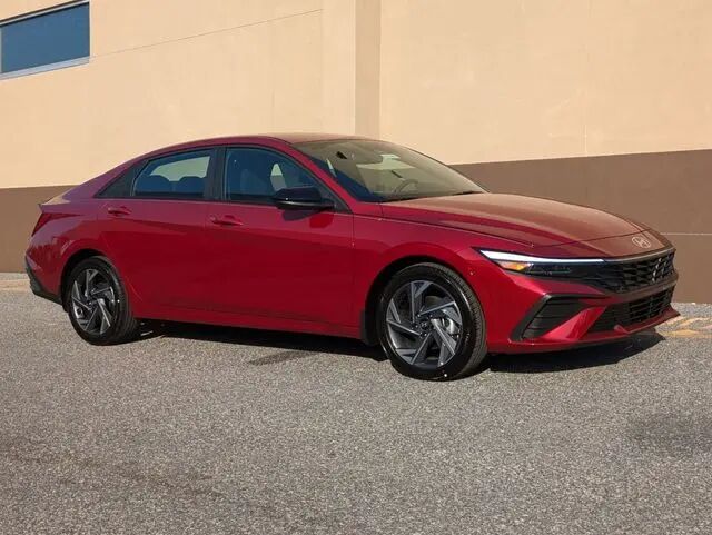 2025 Hyundai ELANTRA SEL Convenience — photo 1 of 22