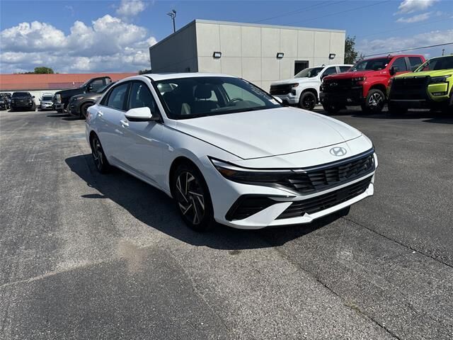 2025 Hyundai ELANTRA SEL Convenience — photo 1 of 42