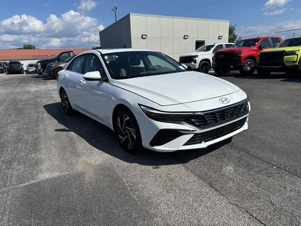 2025 Hyundai ELANTRA SEL Convenience — photo 1 of 1